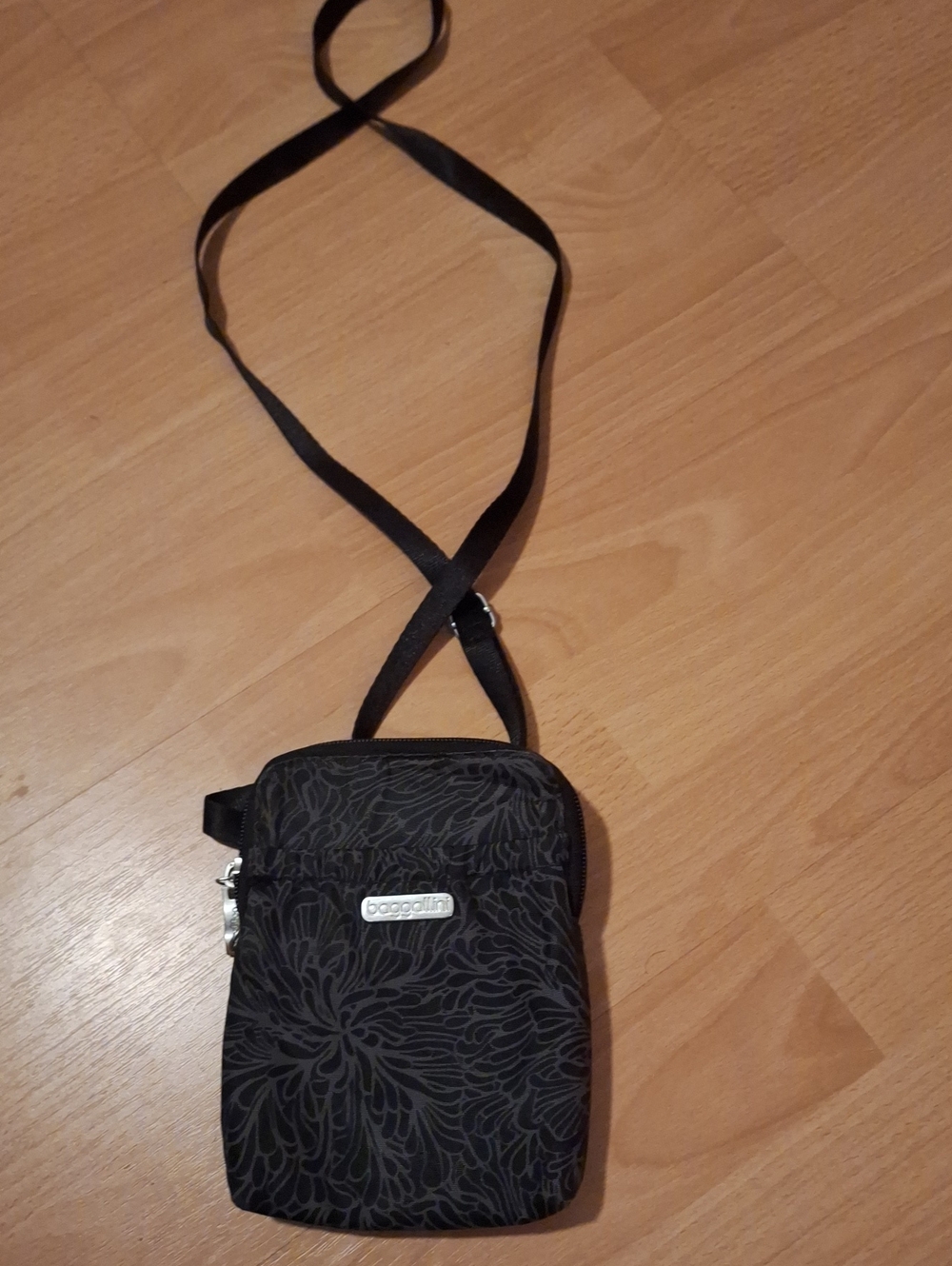 Baggallini Black Floral-Print Small Crossbody Bag